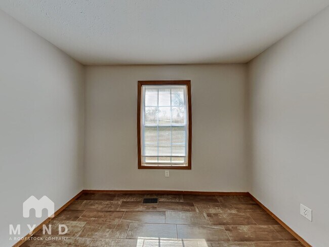 Building Photo - 1000 W Snider St