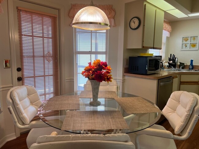 Building Photo - NEWLY LISTED 2BD/2BA/2CG Villa