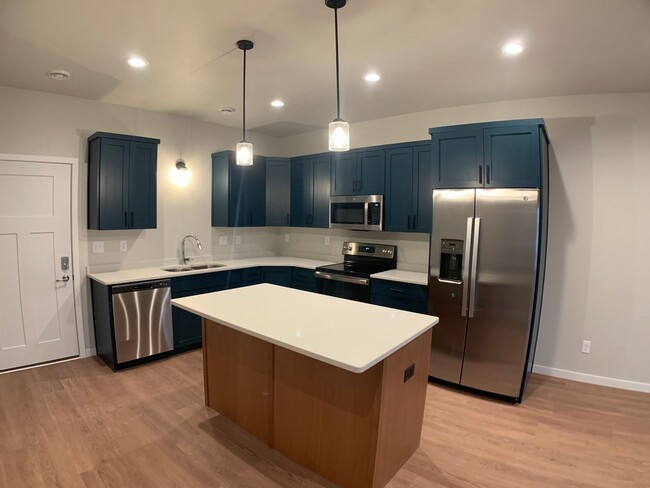 Primary Photo - Valley View Townhomes