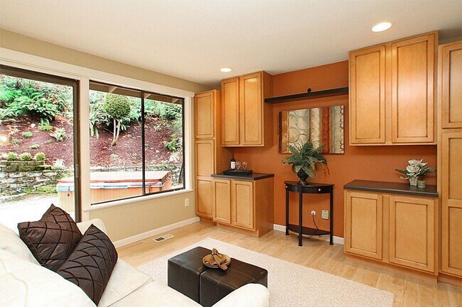 Building Photo - 4bd/2.5ba Bellevue Home