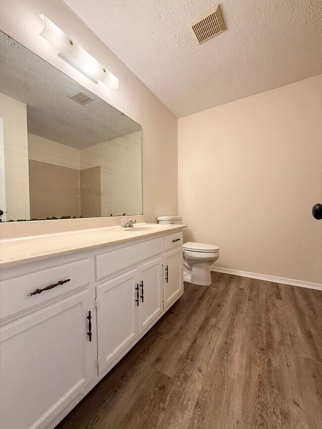 Building Photo - 1840 Woodland Ave