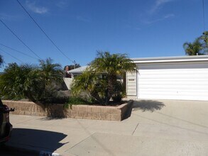Building Photo - Great family home with big backyard.