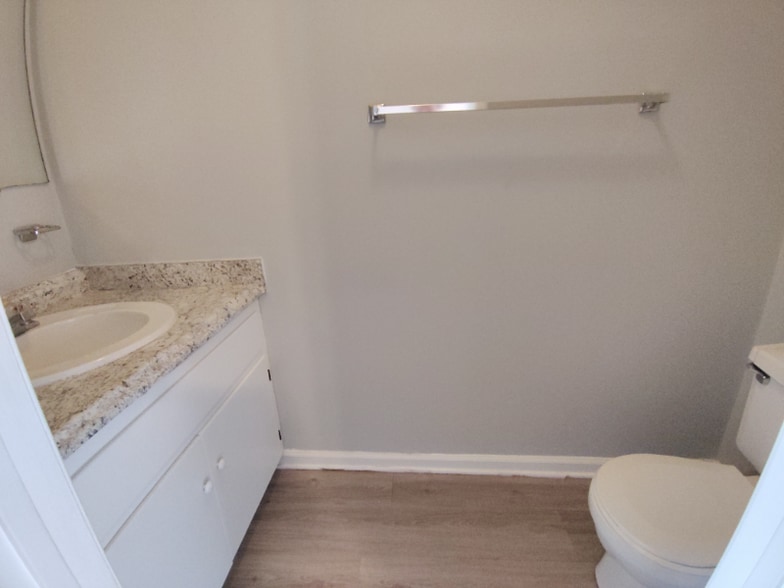 Building Photo - 15 Ferguson Dr