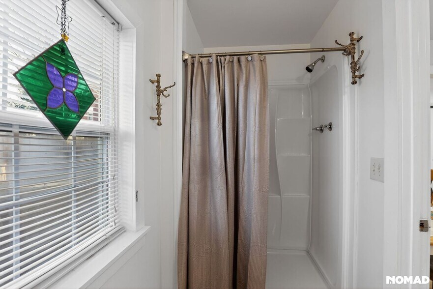 Building Photo - 145 Ridgeview Ln