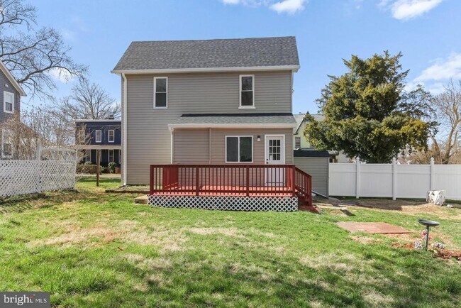 Building Photo - 6613 Fairmount Ave