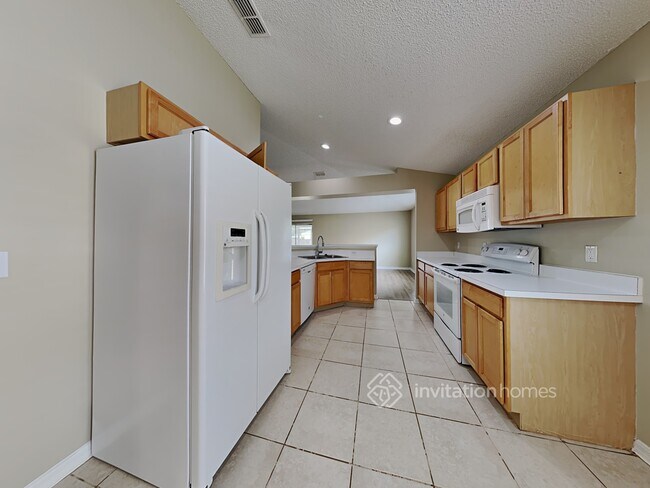 Building Photo - 2592 Reflections Pl