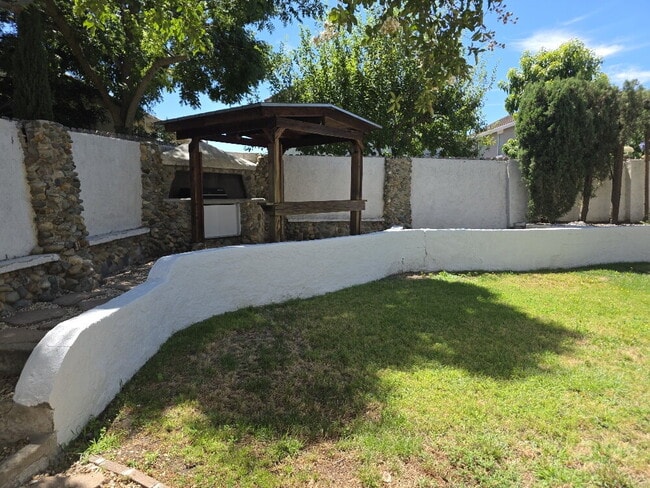 Building Photo - Beautiful house for rent in Folsom 4 bd 3 bath 1920 sq feet