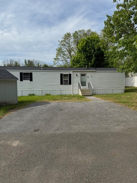 Building Photo - 33 Mazy Ln