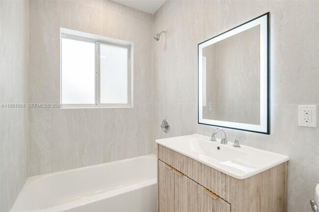 Building Photo - 47 Oviedo Ave