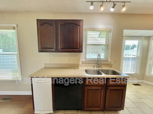 Building Photo - 127 Kristin Ave