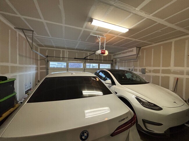 Building Photo - Gorgeous New home with 4 bed/2.5 bath in Brentwood