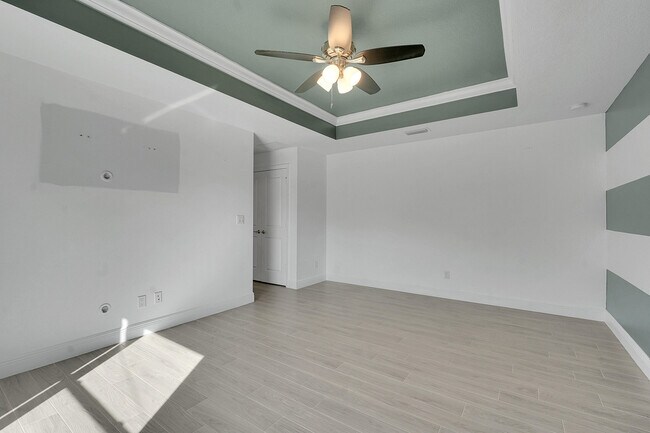 Building Photo - 226 SW Starfish Ave