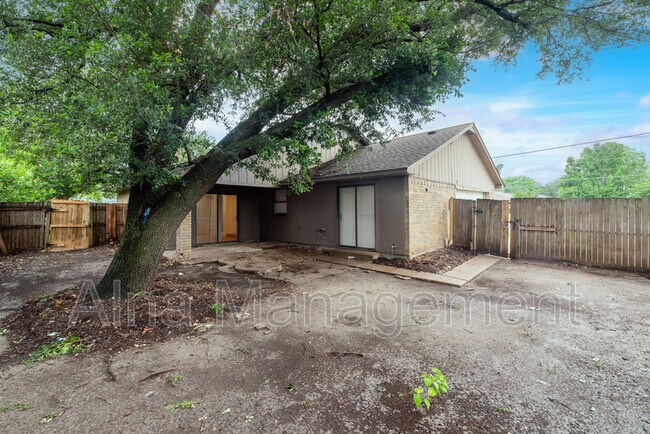 Building Photo - 729 Worcester Ln