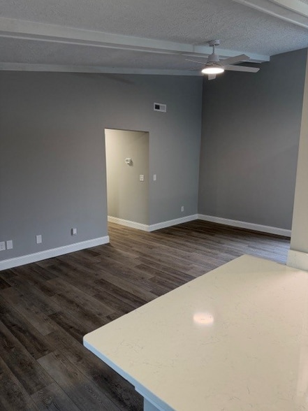 Building Photo - 6801 Cheviot Rd