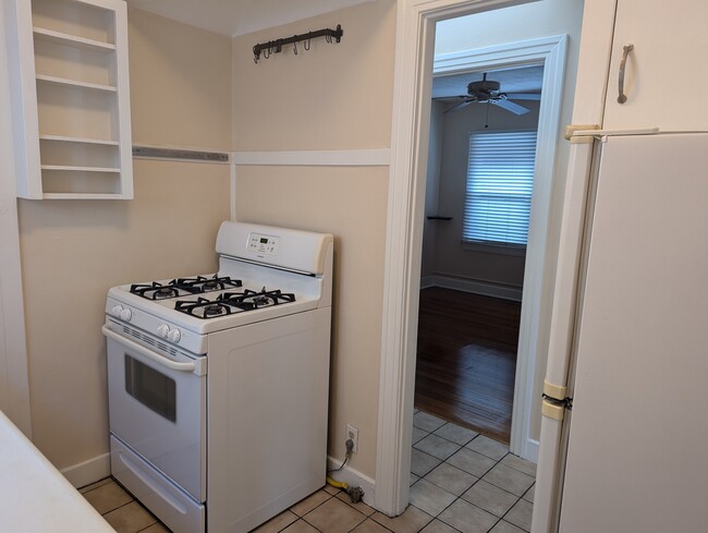 Gas stove in kitchen - 328 1st St