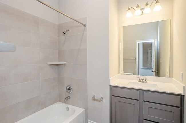 Building Photo - 1639 Rosedale Dr