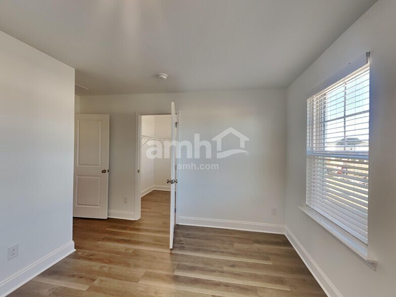 Building Photo - 207 Argea Dr