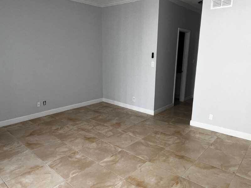 Building Photo - 525 N Ocean Blvd