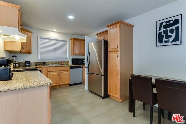 Building Photo - 11257 Collett Ave