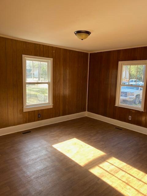 Building Photo - 401 Albert Dr