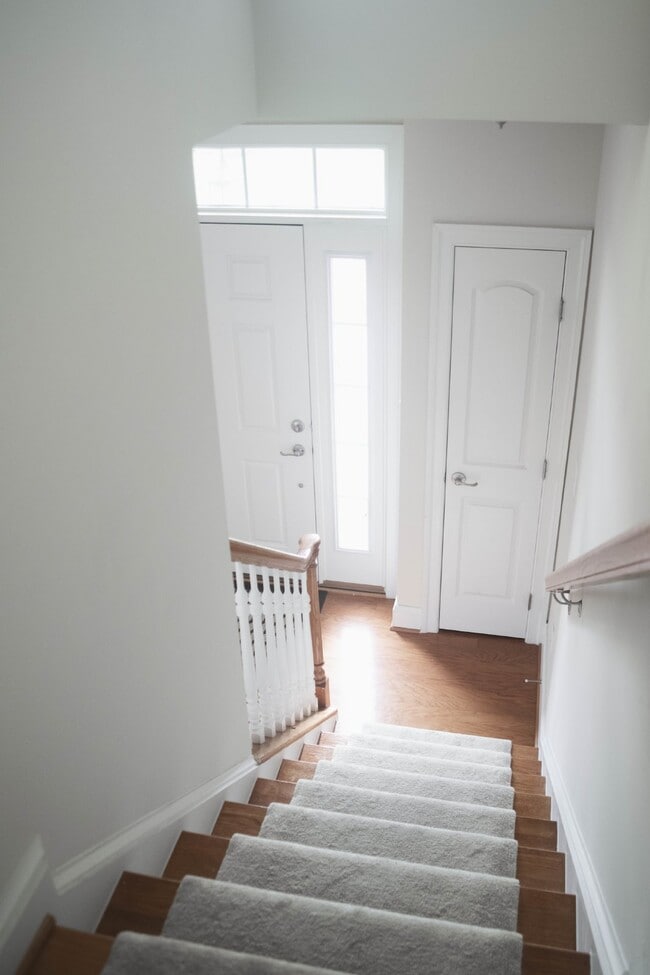 Building Photo - Villages at Urbana Luxury Townhouse For Lease