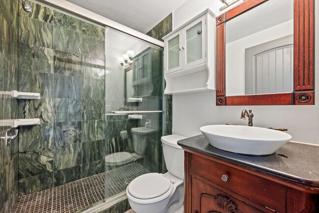 Building Photo - Bright & Spacious 2BR/2BA Townhome with Loft, Fireplace & Private Garage