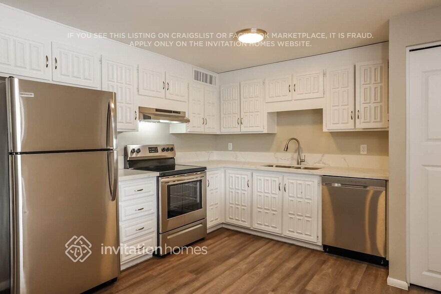 Building Photo - 14235 N 39th Way