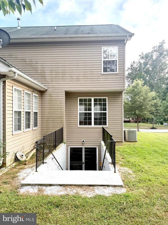 Building Photo - 7442 Tottenham Dr