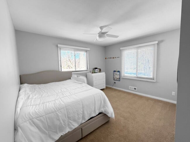 Building Photo - 25715 Wildrose Ln