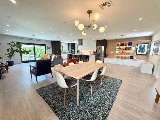 Building Photo - 815 Valencia Ave