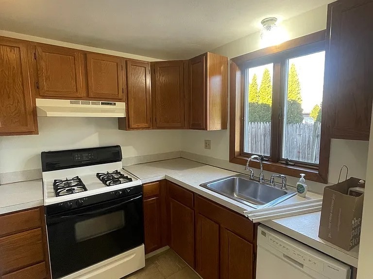 Kitchen - 9 Gillan Ave