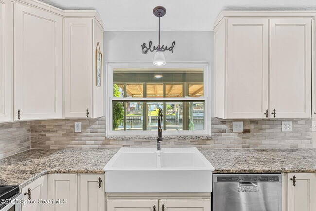 Building Photo - 445 Diana Blvd