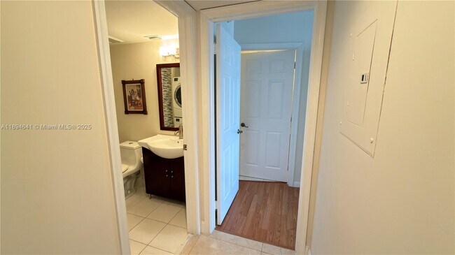 Building Photo - 3530 Mystic Pointe Dr