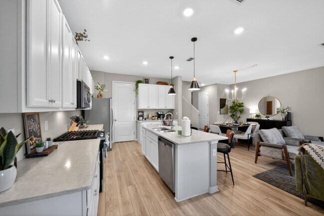 Building Photo - 700 Benoi Dr