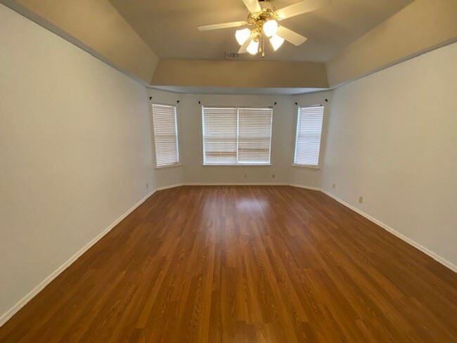 Building Photo - Two-Story Home, 4-5 bedrooms, 2.5 bathroom...