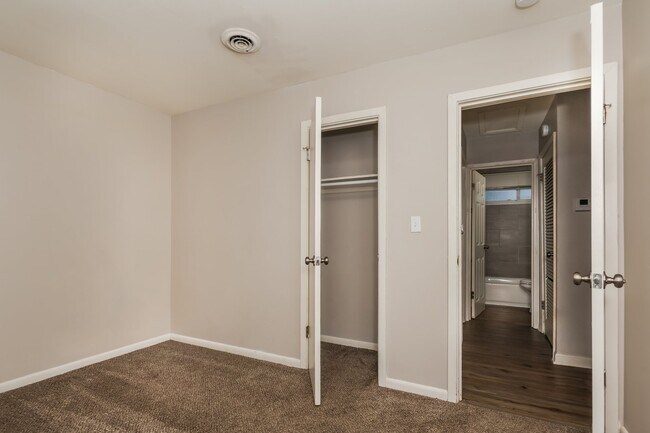 Building Photo - 2221 Cadie Ave