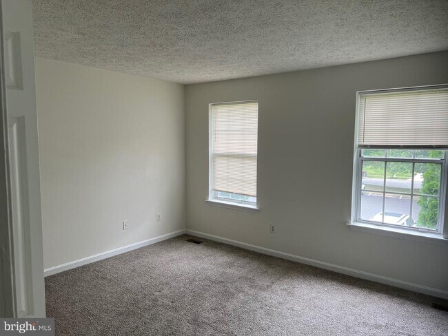 Building Photo - 1520 Murray Pl