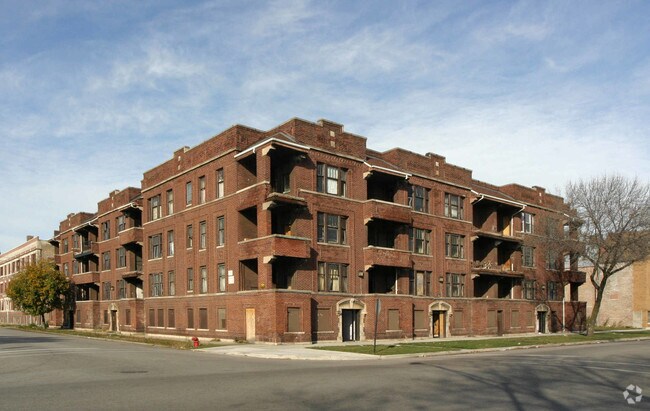 Building Photo - 4348-4358 S Prairie Ave