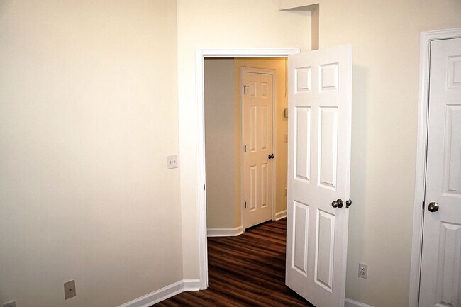 Building Photo - Spalding Co. Townhouse