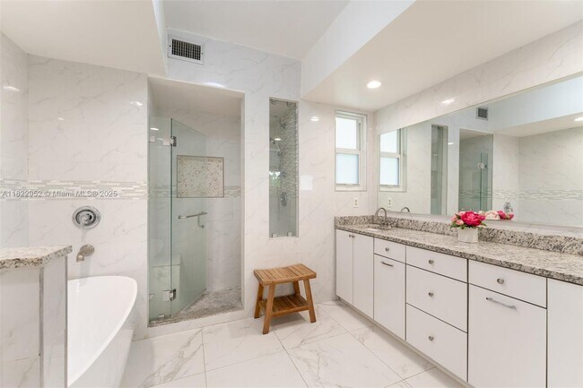 Building Photo - 12525 SW 72nd Ave
