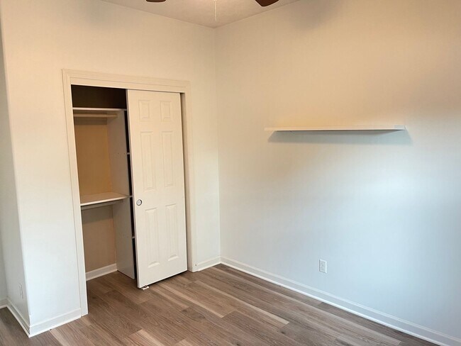 Building Photo - Spacious home in super nice neighborhood i...
