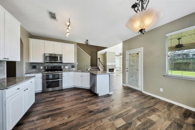Building Photo - 5831 Sawyer Bend Ln