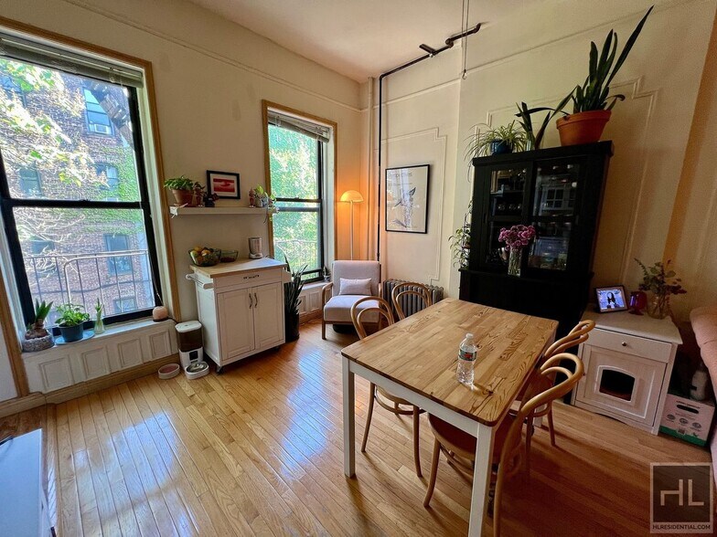 Building Photo - 2BR 2BA Brownstone On Clinton Hill Bedstuy Border