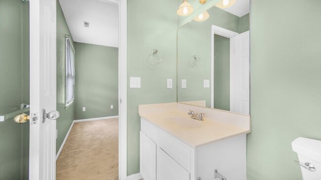Building Photo - UPDATED 2BR/2.5 BA Condo with Garage in th...