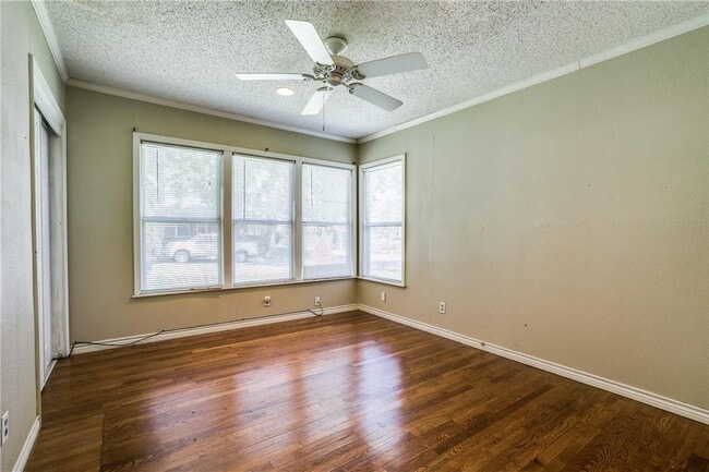 Building Photo - Spacious 5 Bedroom Home Near TCU Available 6/15/26