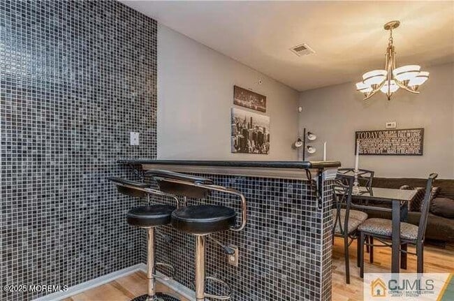 Building Photo - 115 Chariot Ct