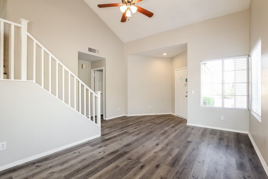 Building Photo - 2107 E Helena Dr