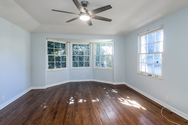 Building Photo - 4668 St Clair Ave