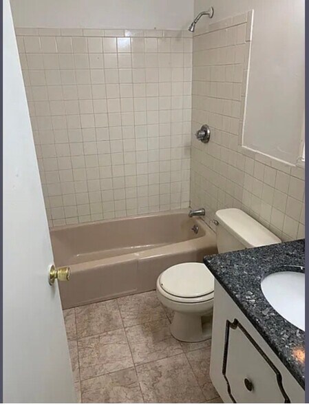 Building Photo - 121 Whipple St