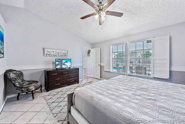 Building Photo - 414 SW Lairo Ave